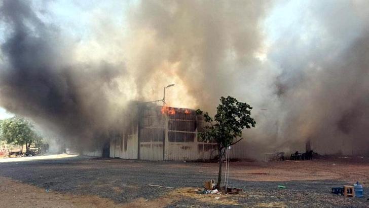 Depodaki 10 bin balya saman yandı