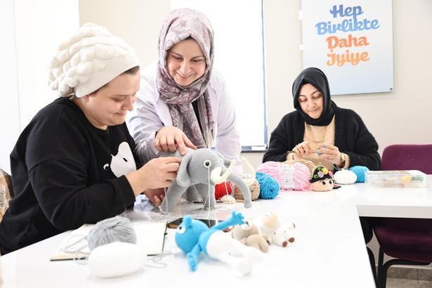 Sultangazi Belediyesi Sanat ve Mesleki Eğitim Kursları yaz boyunca devam ediyor