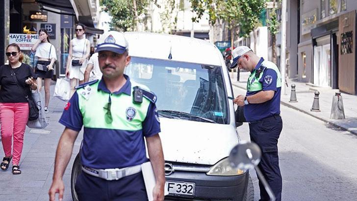Şişli'de kaldırımları işgal eden 60 araca toplam 58 bin 620 lira ceza