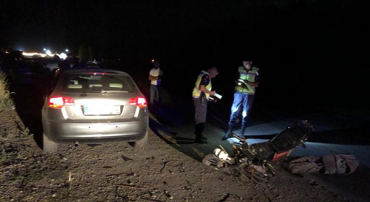Otomobil ile çarpışan motosiklet sürücüsü öldü