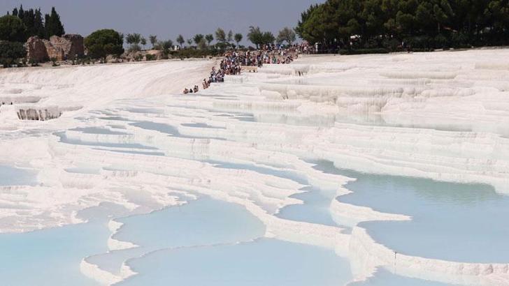 'Pamukkale'de saniyede 450 litre olan su debisi, son 30 yılda 150 litreye kadar düştü'