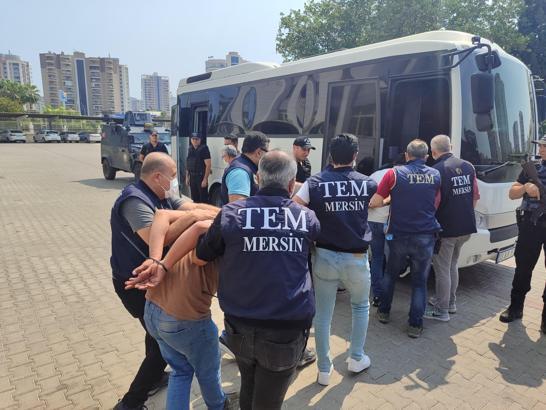 Mersin'de örgüt marşıyla halay çekip slogan atan 9 kişi adliyede