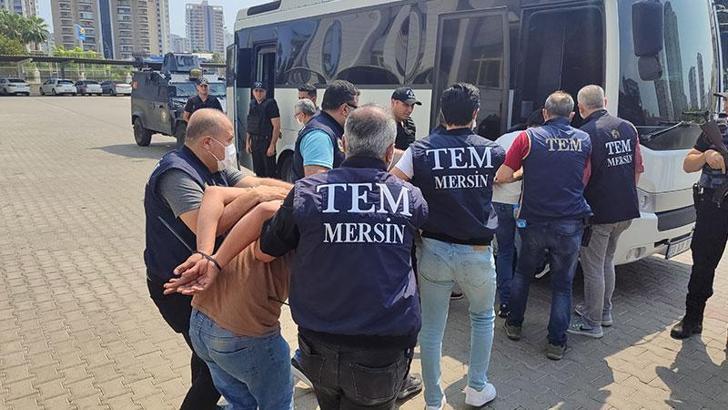 Mersin'de örgüt marşıyla halay çekip slogan atan 9 kişi adliyede