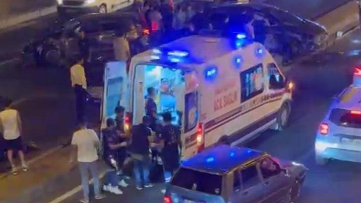 Diyarbakır’da 3 otomobilin karıştığı zincirleme kazada 8 kişi yaralandı