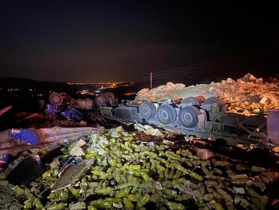 Mut'ta devrilen TIR'ın sürücüsü öldü