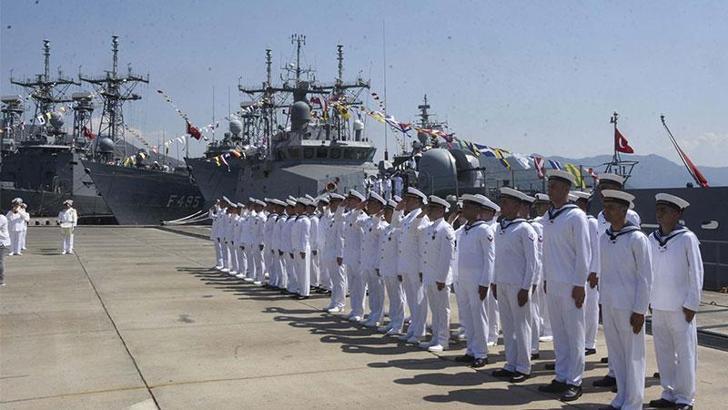 TCG Kuşadası ve TCG Kumkale, Katar'da görev yapacak