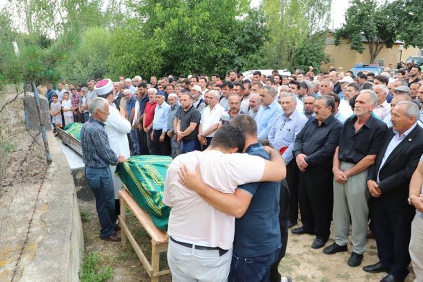 'Tavuk' kavgasında anne ve oğlunu öldüren şüpheli, 20 yıl önce de eşini öldürmüş