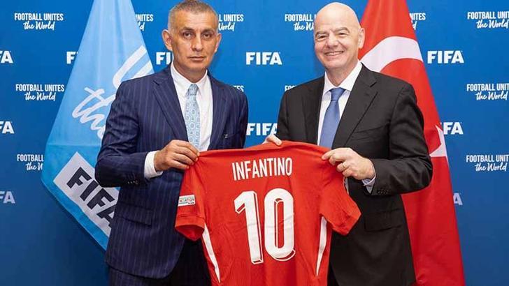 TFF Başkanı Hacıosmanoğlu, Paris'te FIFA Başkanı Infantino ile görüştü