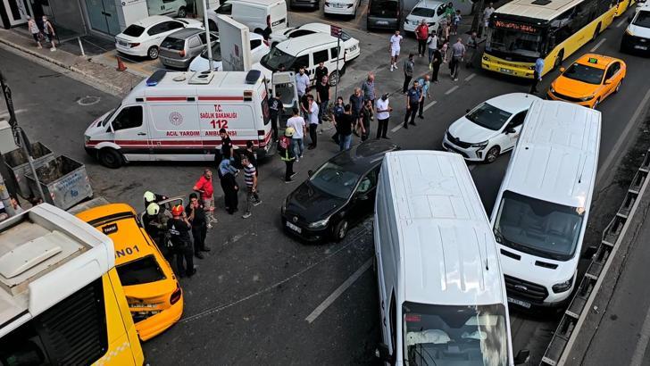 İstanbul - Avcılar'da 4 aracın karıştığı zincirleme kaza