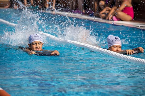 İzmir'de yaz spor okullarından 25 branşta açılan kurslardan 12 bin kişi yararlanıyor
