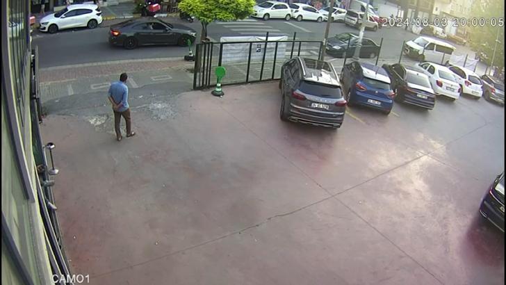 İstanbul- Avcılar'da aynı iş yerine 17 gün arayla 2 silahlı saldırı; O anlar kamerada