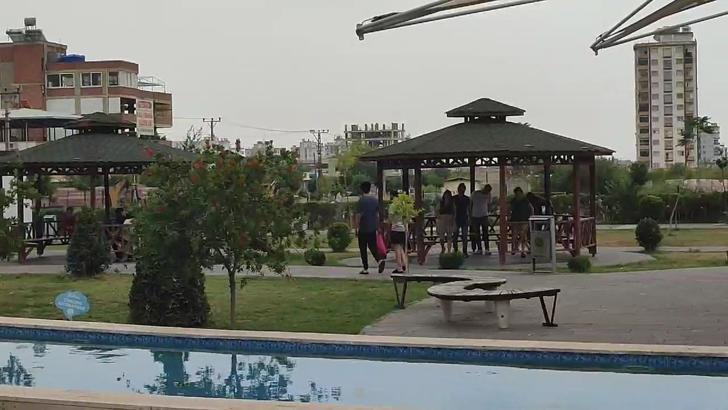 Adana'da art arda 3 deprem; bazı ev ve iş yerlerinde çatlaklar oluştu