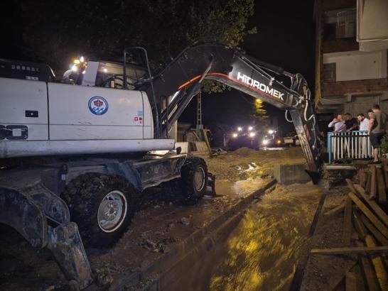 Trabzon'da sağanak sele neden oldu