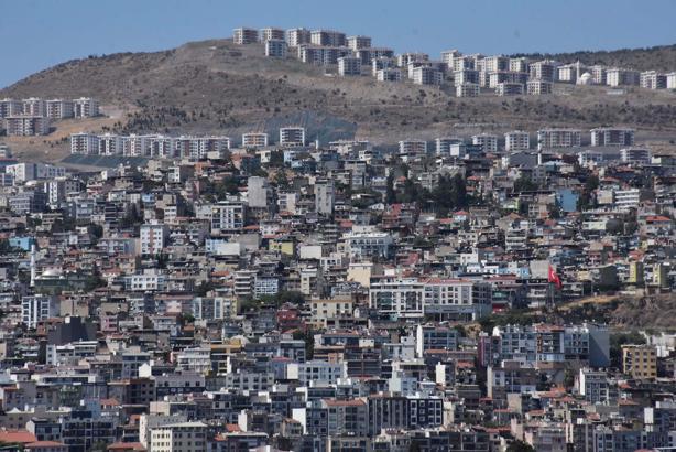 ‘İzmir'deki yapıların yüzde 40'ı gecekondu, kaçak ve ruhsatsız’