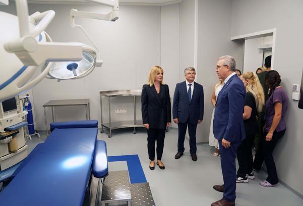 'Diş Hastanesi' unvanı alan EÜ Diş Hekimliği Fakültesi'nin engelli dostu ameliyathanesi açıldı