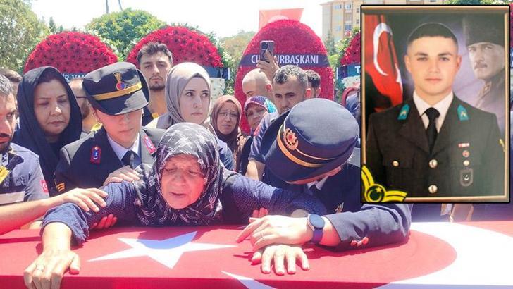 Şehit Astsubay Çavuş, son yolculuğuna uğurlandı; annesi törene sedye ile getirildi