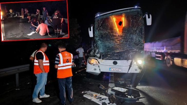 Düzce'de yolcu otobüsü, TIR'a çarptı: 25 yaralı