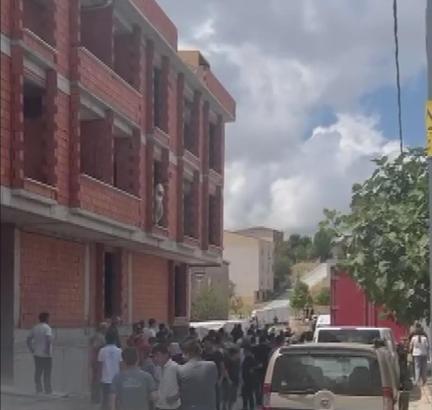 İstanbul- Arnavutköy'de boşanma aşamasındaki eşini sokak ortasında öldürdü -1