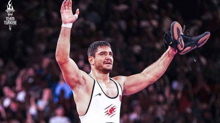 Taha Akgül sporculuk kariyerini sonlandırdığını açıkladı