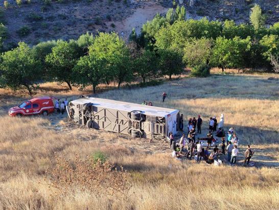 Malatya'da yolcu otobüsü devrildi; 3'ü ağır 22 yaralı