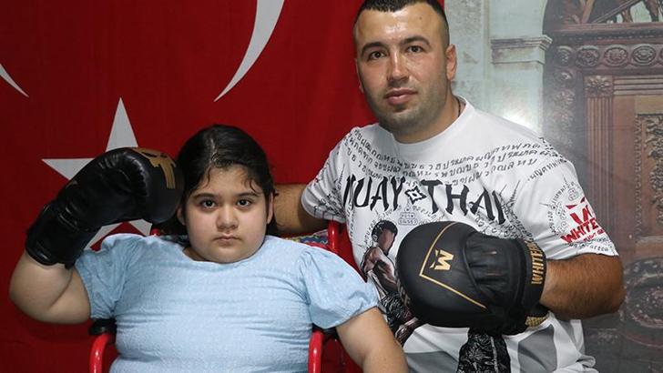 11 yılda 12 ameliyat ve 10 yara tedavisi olan Zeynep, muay thai ile hayata sarıldı