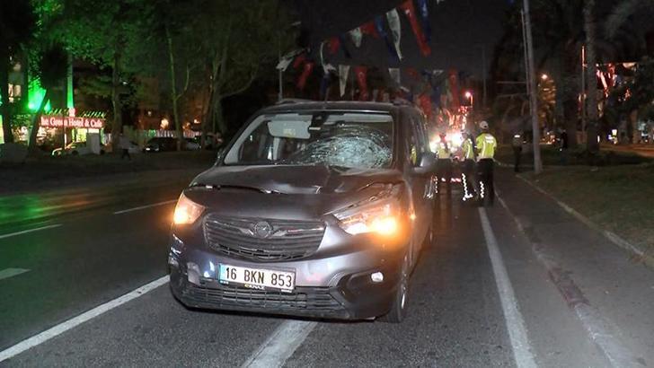 Fatih'te karşıya geçen yayaya çarptı, aracı bırakıp kaçtı; 1 ölü