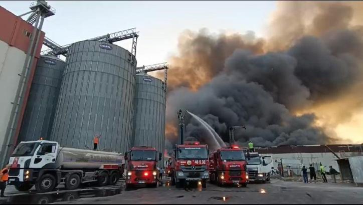 Gaziantep'te, halı fabrikasında yangın- 1