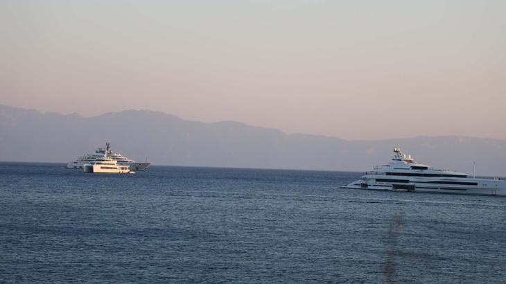 Manchester City'nin sahibi Şeyh Mansur ile Bill Gates'in yatları Bodrum'da