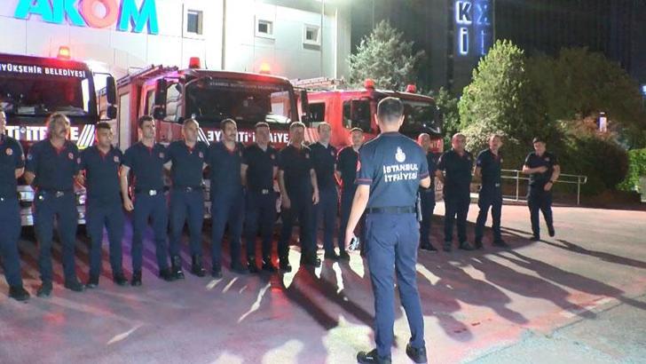 İstanbul İtfaiyesi, söndürme çalışmalarına destek olmak için 7 araç, 31 personel ile İzmir'e doğru yola çıktı