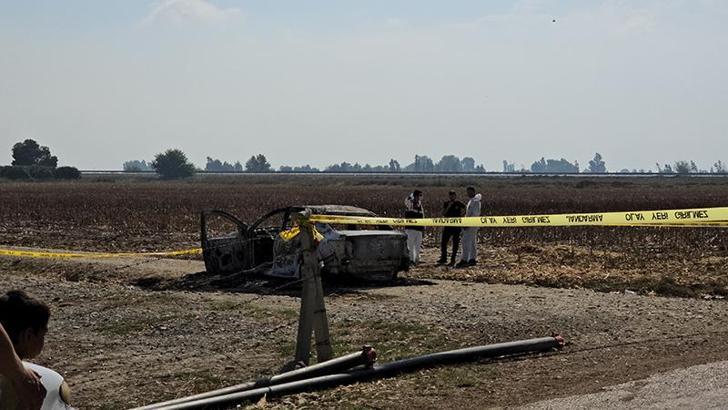 Yanan otomobilden ceset çıktı