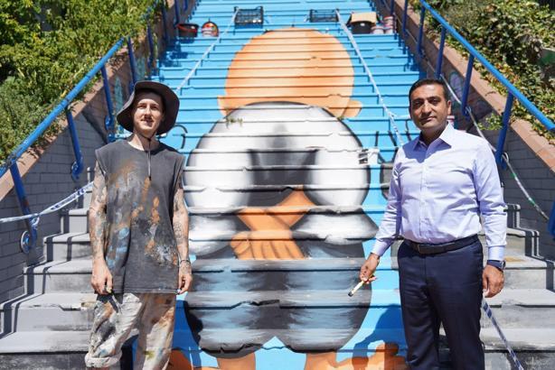 Beyoğlu Belediyesi, Cihangir'de merdivenlere 'Hanzala' karakterini resmetti