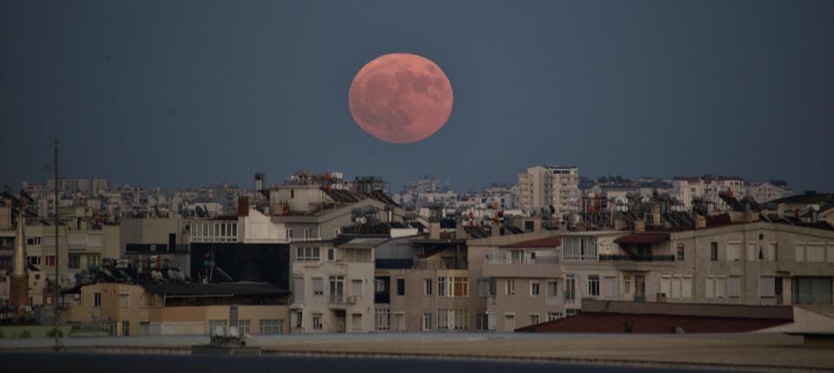 'Süper Ay' Antalya semalarında böyle görüntülendi