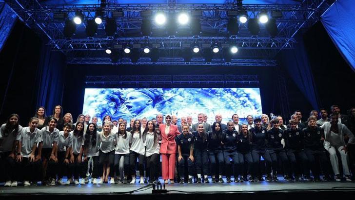 Ankara'da 'kristal ayaklar' ödül töreni düzenlendi