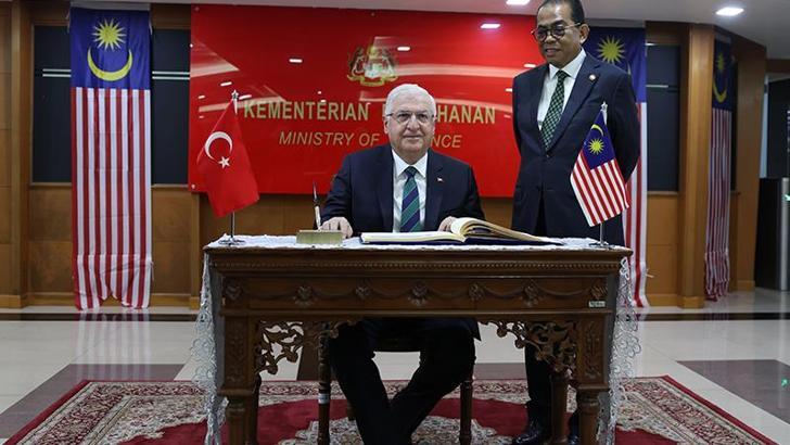 Bakan Güler, Malezyalı mevkidaşı Nordin ile bir araya geldi