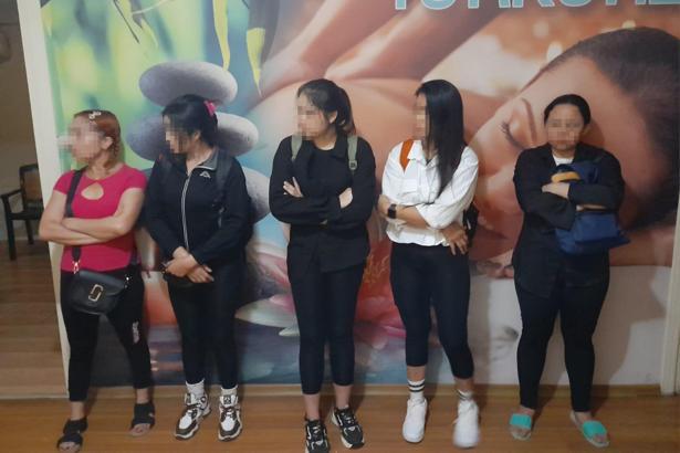 Hatay'da masaj salonlarına denetimde 21 yabancı uyruklu kadın yakalandı