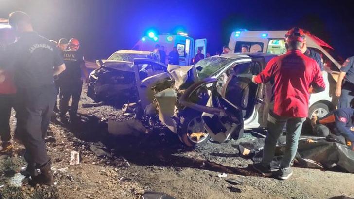 Rize’de iki otomobil çarpıştı; 2 ölü, 6 yaralı