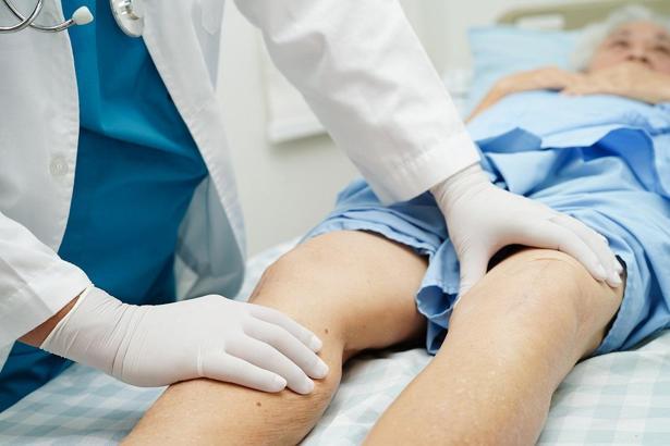 ‘Parantez bacak görünümü orta ve ileri yaş grubunun yaşam kalitesini düşürüyor’