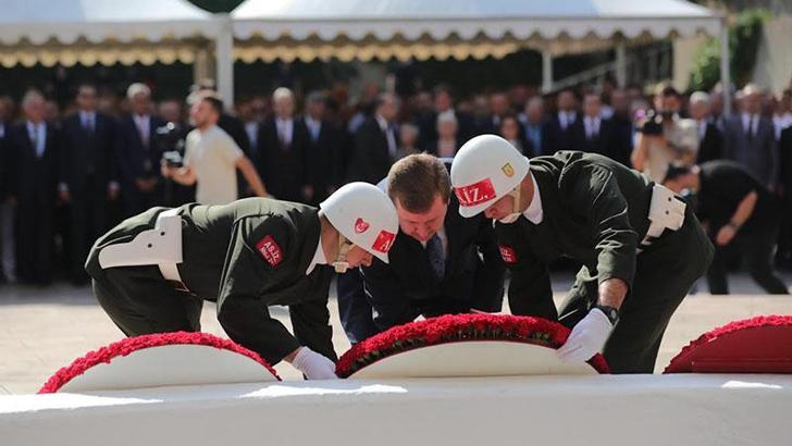 3'üncü Cumhurbaşkanı Celal Bayar, kabri başında anıldı