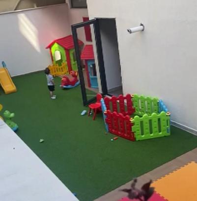 İstanbul - Kağıthane'de anaokulu bahçesinde saatlerce tek başına kaldı; anne şikayetçi oldu