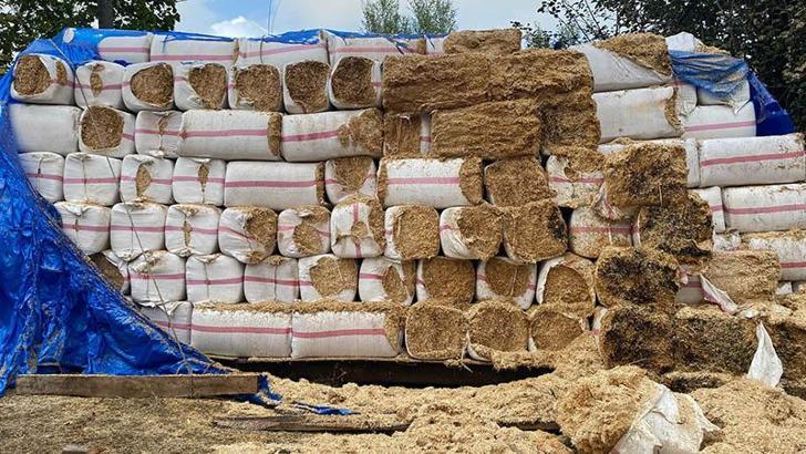 Ordu'da mandırada yangın; 100 ton saman, kamyon ve iki zirai tarım aracı yandı