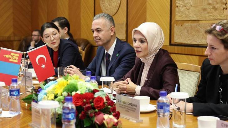 Bakan Göktaş, Moğolistanlı mevkidaşıyla bir araya geldi