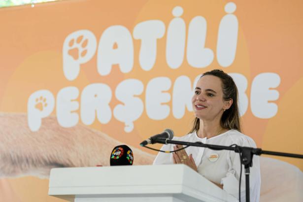 İzmir'de 'Patili Perşembe' ile can dostlar yeni yuvalarına kavuştu