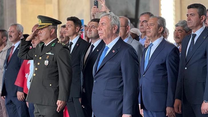Mansur Yavaş'tan Anıtkabir'e 'Sakarya Meydan Muharebesi' ziyareti