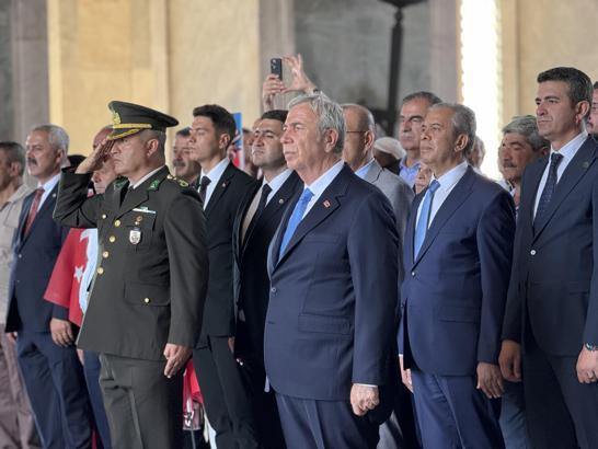 Mansur Yavaş'tan Anıtkabir'e 'Sakarya Meydan Muharebesi' ziyareti