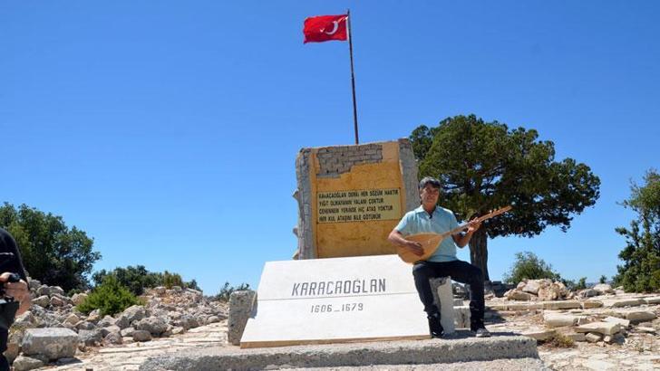 Karacaoğlan'ın anıt mezarı harabeye döndü