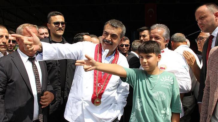 Bakan Tekin, Mengen'de Uluslararası Aşçılık ve Turizm Festivali’ne katıldı