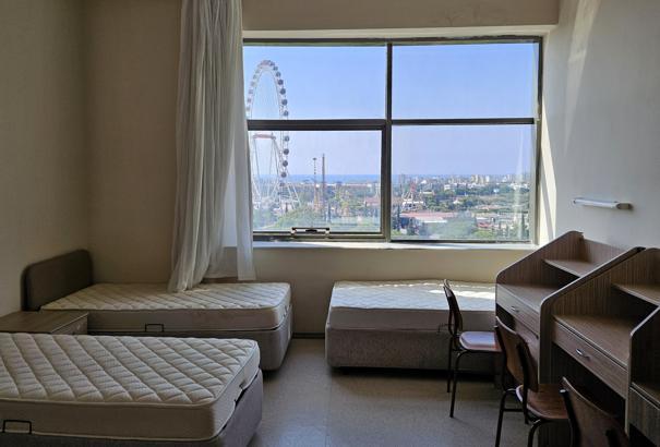 Deniz ve orman manzaralı öğrenci yurtları