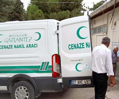 Tünel duvarına çarpan motoskiletteki 2 arkadaş öldü