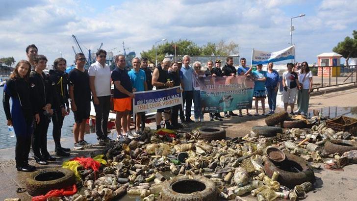 Dalgıçlar, denizden yarım saatte bir kamyonet çöp çıkardı