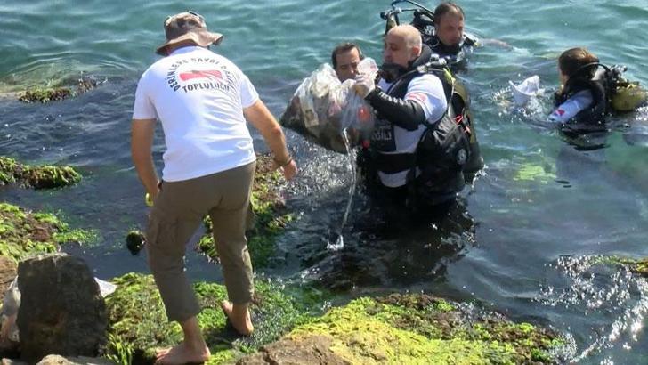 Üsküdar'da deniz dibi temizliğinde cep telefonu ve tarihi eser çıkarıldı
